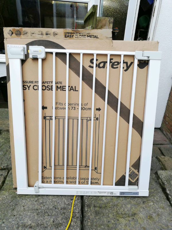 narrow stair gate 66cm